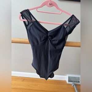 Yumiko cap sleeve Leo.